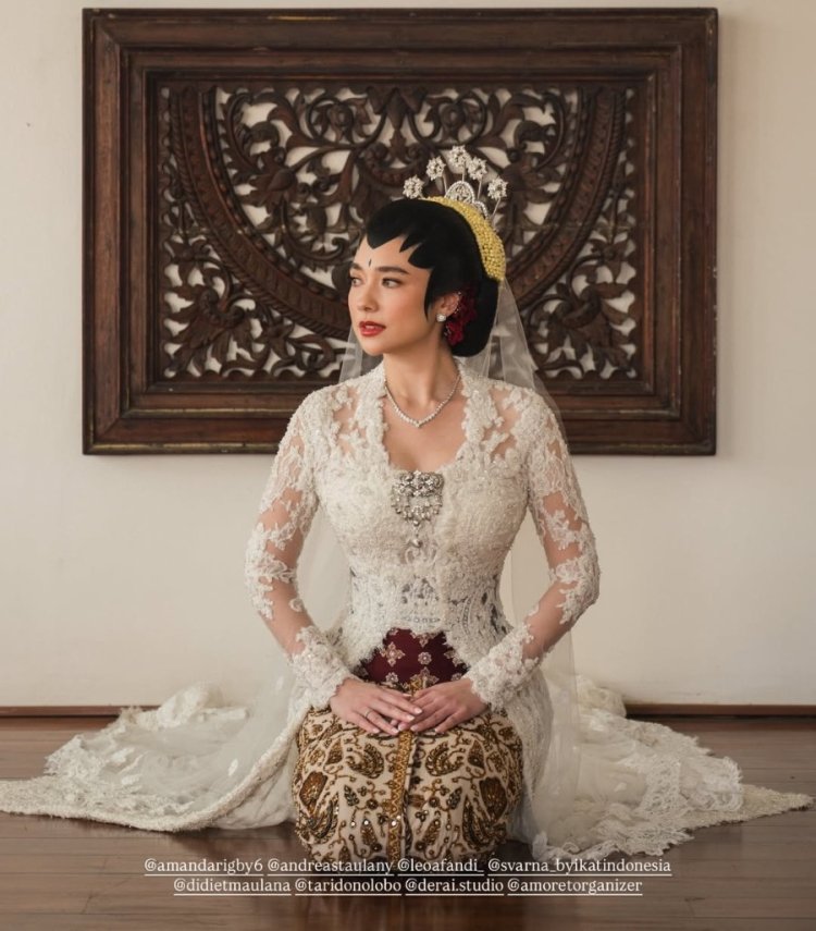 Amanda Rigby Menikah Amanda Rigby jadi pengantin Jawa. Foto: Dok. Instagram @amoretorganizer