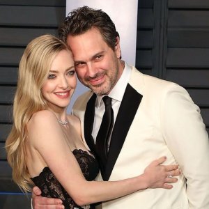Amanda Seyfried dan Thomas Sadoski Resmi Berpisah Setelah 9 Tahun Bersama