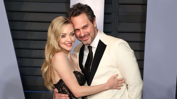 Amanda Seyfried dan Thomas Sadoski Resmi Berpisah Setelah 9 Tahun Bersama