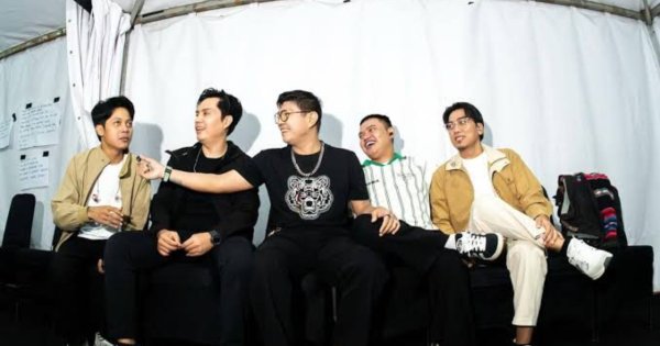 Andika Mahesa dan Dodhy Berpelukan usai isu Kangen Band bubar Andika Mahesa dan Dodhy Berpelukan usai isu Kangen Band bubar