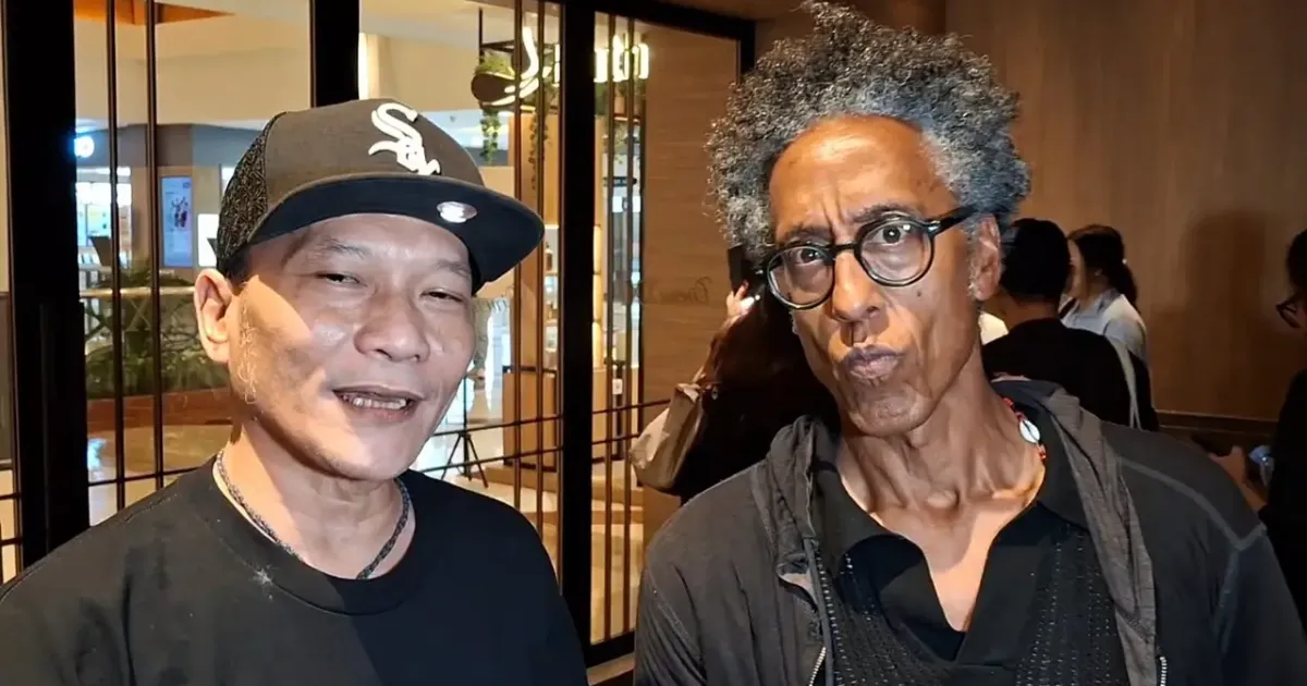 Andre Royo bersama musisi dan aktor Iwa K usai nonton film Suanggi