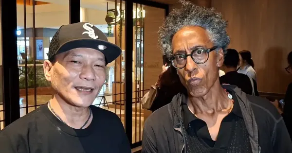 Andre Royo bersama musisi dan aktor Iwa K usai nonton film Suanggi Andre Royo bersama musisi dan aktor Iwa K usai nonton film Suanggi