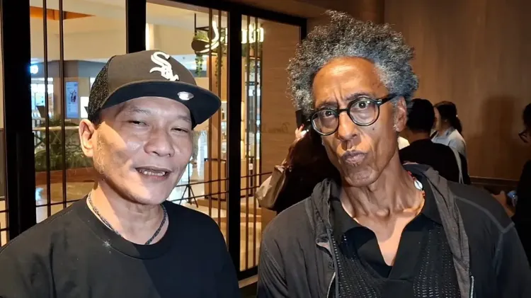 Andre Royo bersama musisi dan aktor Iwa K usai nonton film Suanggi