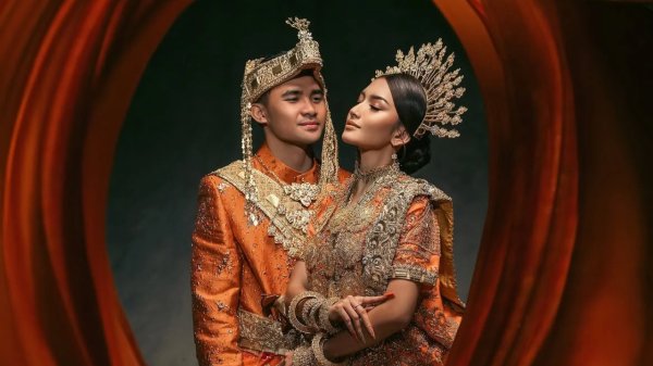 Asnawi Mangkualam dan Yuriska Patricia