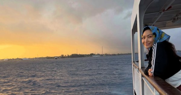 Ayu Dewi Pulang dari Bangkok Terdampak Erupsi Anak Krakatau