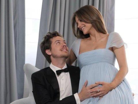 Barbara Palvin Punya Ngidam Unik Saat Hamil yaitu Kartu Pokemon