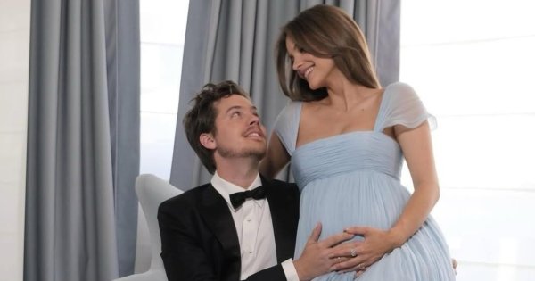 Barbara Palvin Punya Ngidam Unik Saat Hamil yaitu Kartu Pokemon