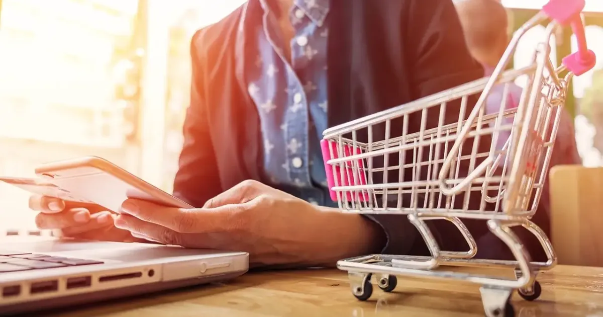 Belanja barang premium di E-Commerce membutuhkan pertimbangan matang