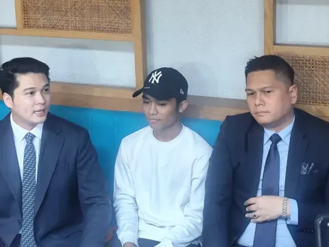 Betrand Peto didampingi para kuasa hukum