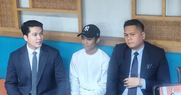 Betrand Peto didampingi para kuasa hukum Betrand Peto didampingi para kuasa hukum