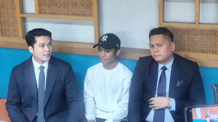 Betrand Peto didampingi para kuasa hukum
