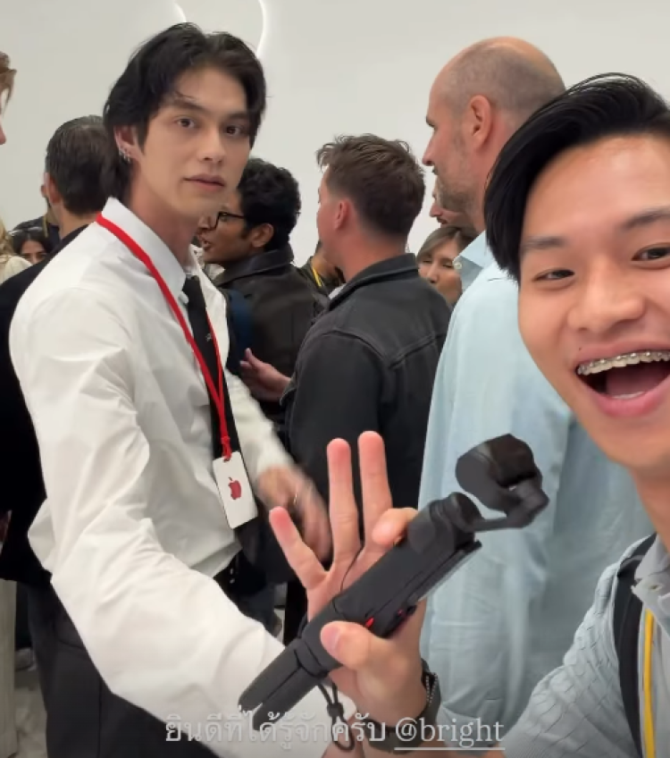 Bright Vachirawit dan Leonardo Edwin Leonardo Edwin bertemu Bright Vachirawit di acara peluncuran produk baru Apple. Foto: Dok. Instagram @leo_edw