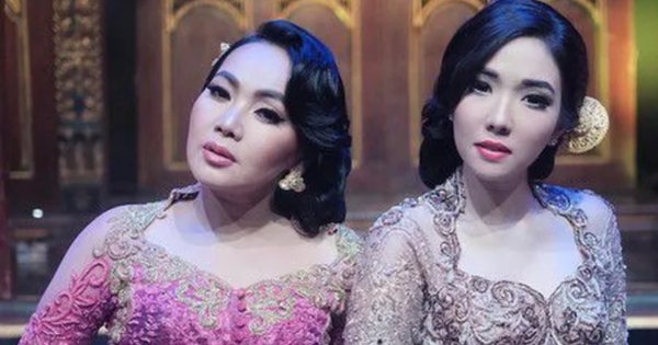 Dewi Gita dan Gisella Anastasia saat jadi sinden OVJ
