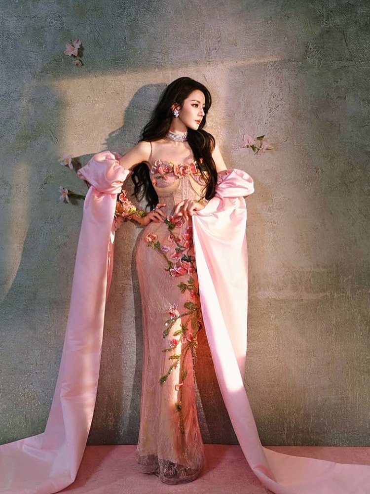 Dilraba Dilmurat Dress Indonesia Detail gaun Dilraba rancangan rumah mode Indonesia. Foto: Dok. Instagram @maquinnofficial