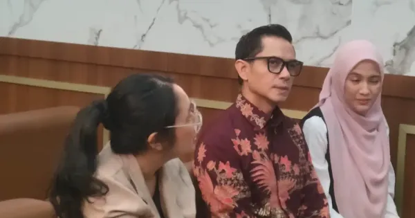 Dude Harlino dan Alyssa Soebandono di Pengadilan Negeri Depok Dude Harlino dan Alyssa Soebandono di Pengadilan Negeri Depok