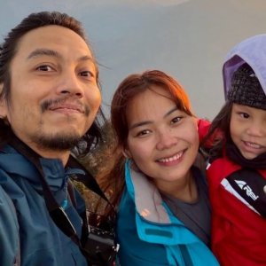 Fiersa Besari dan keluarga