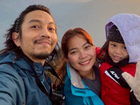 Fiersa Besari dan keluarga