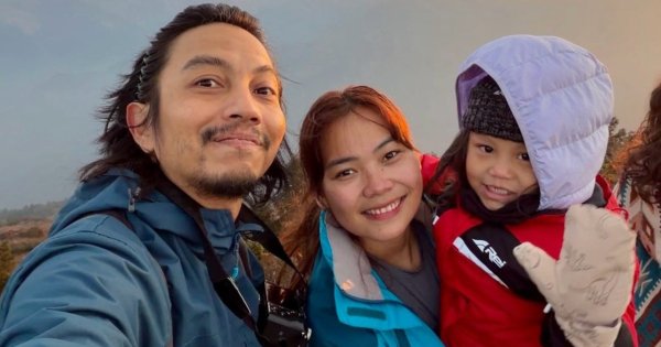 Fiersa Besari dan keluarga