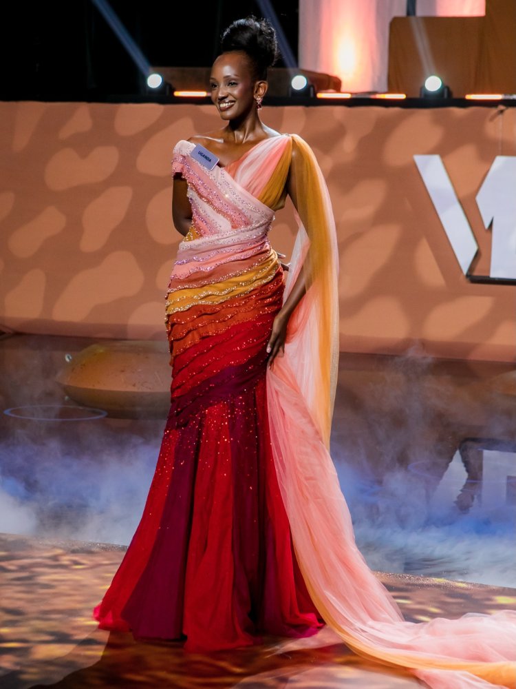 Trivia Elle Muhoza saat melenggang di panggung World Designer Award Miss World 2026. Foto: Dok. Instagram @missworld