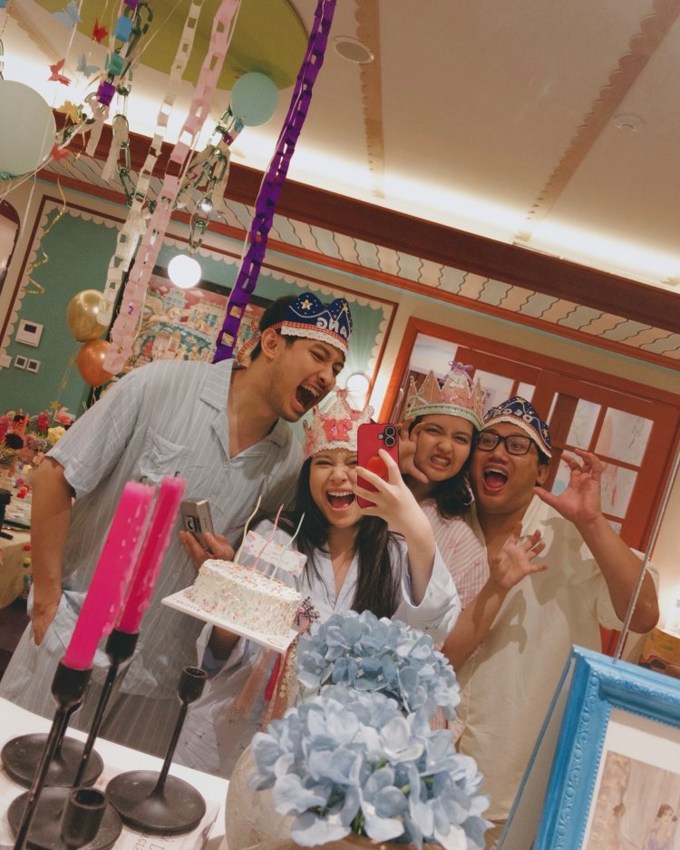 Hanggini suami ulang tahun Rayakan ulang tahun bersama suami (kiri) dan keluarga (Foto: Instagram/hanggini)