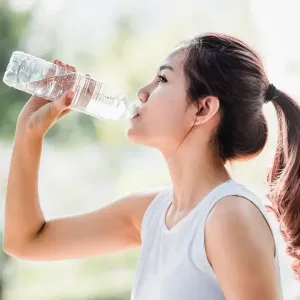 Hidrasi bisa dilakukan saat dan setelah momen lari
