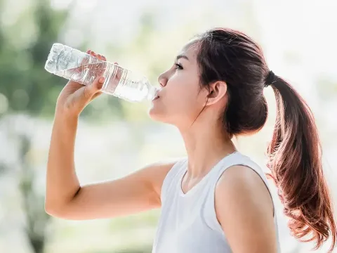 Hidrasi bisa dilakukan saat dan setelah momen lari
