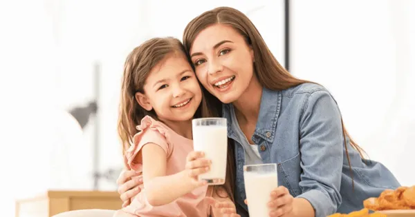 Ilustrasi konsumsi susu untuk anak Ilustrasi konsumsi susu untuk anak