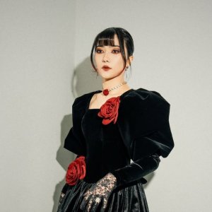 Isyana Sarasvati Akan Tampil di Lollapalooza India 2027 Bareng Olivia Dean dan KATSEYE