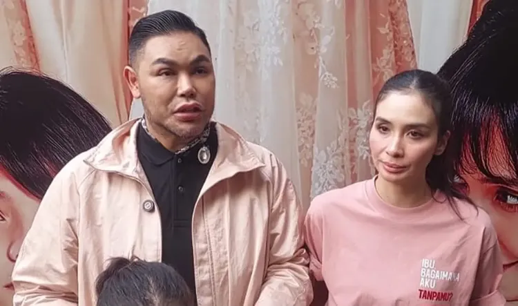 Ivan Gunawan dan Marsha Timothy dalam konferensi pers film Ibu Bagaimana Aku Tanpamu