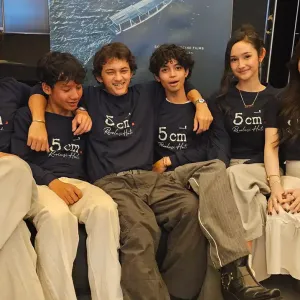Jajaran cast film 5 CM Revolusi Hati