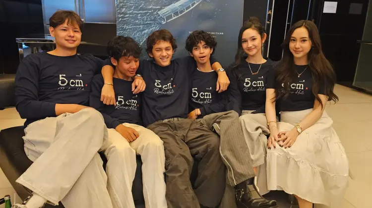 Jajaran cast film 5 CM Revolusi Hati