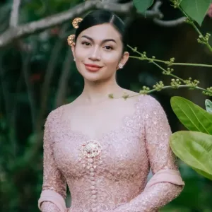 Kebaya Ariel Tatum