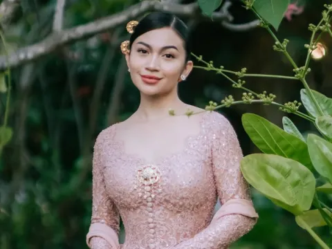 Kebaya Ariel Tatum