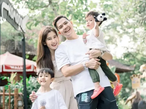 Keluarga Ardina Rasti dan Arie Dwi Andhika