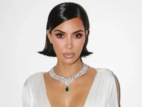Kim Kardashian (2)