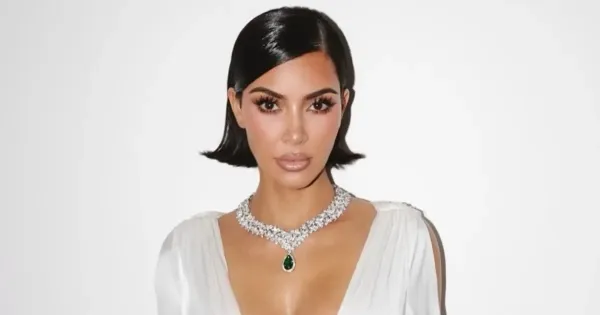 Kim Kardashian (2) Kim Kardashian (2)