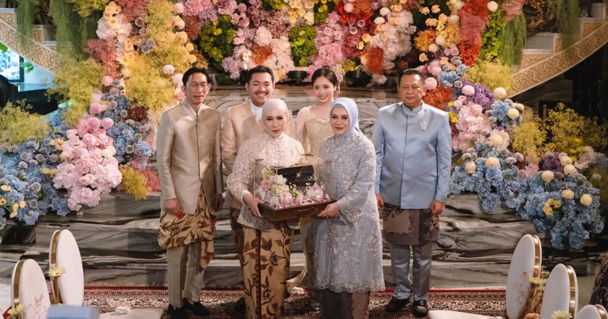 Lamaran Anak Melly Goeslow