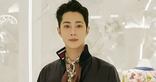Lai Guanlin dirumorkan sudah menikah (Foto: X/Guess)