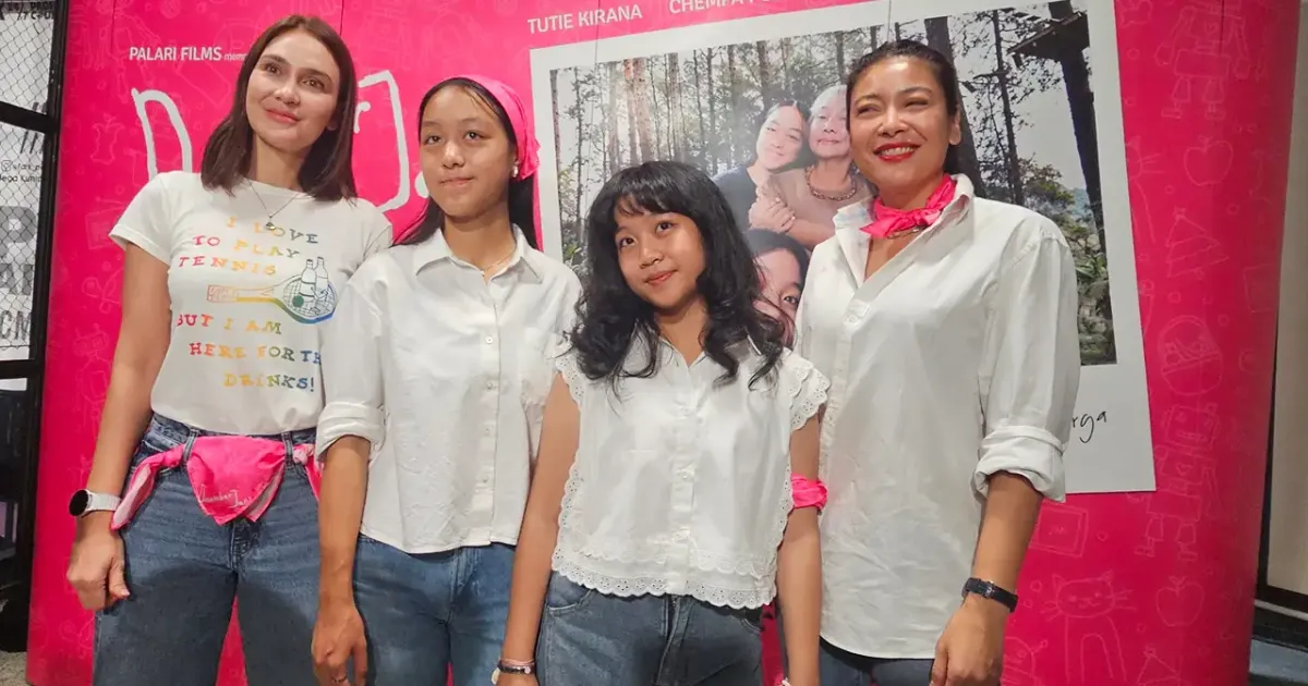 Luna Maya bersama para Cast Desember Jani