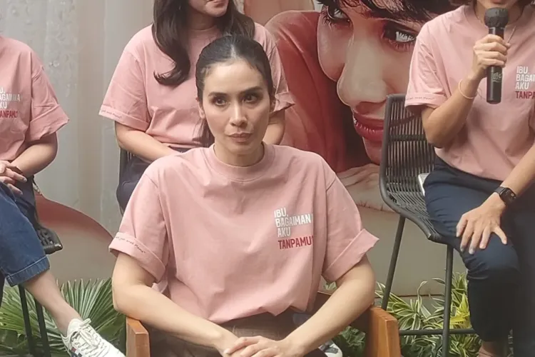 Marsha Timothy dalam konferensi pers film Ibu Bagaimana Aku Tanpamu