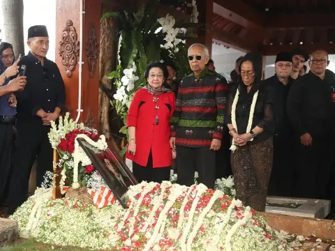 Megawati Guntur dan Sukmawati