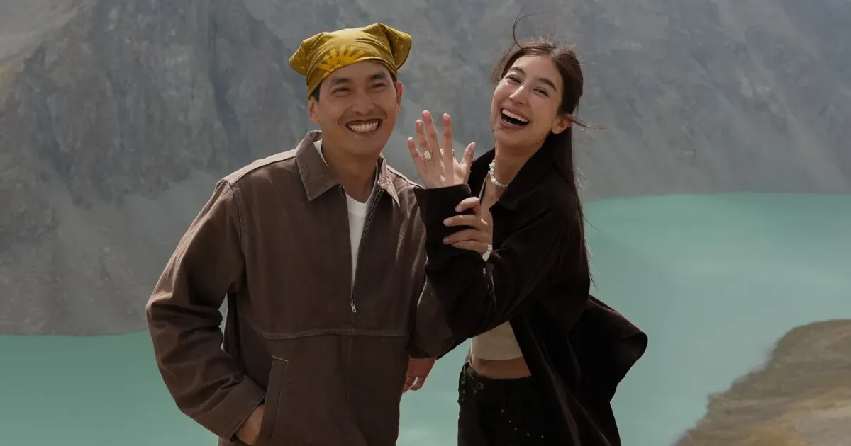 Mint Chalida dan Pupaa Taechanarong Lamaran (2)