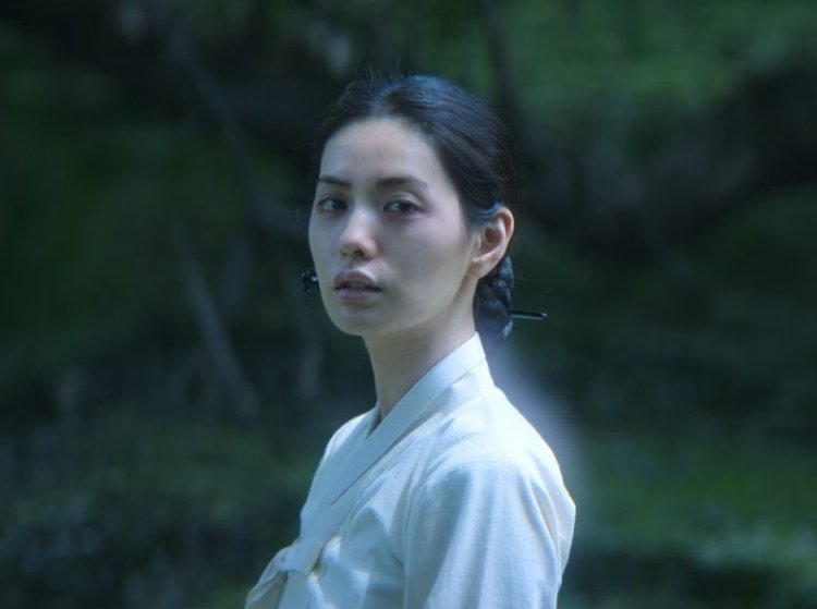 Nana The Scandal (2) Bentuk bibir Nana yang membuat penonton 'The Scandal' salah fokus. Foto: Dok. X @4feii