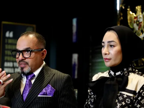 Pengacara Misyal B Achmad bersama Erin