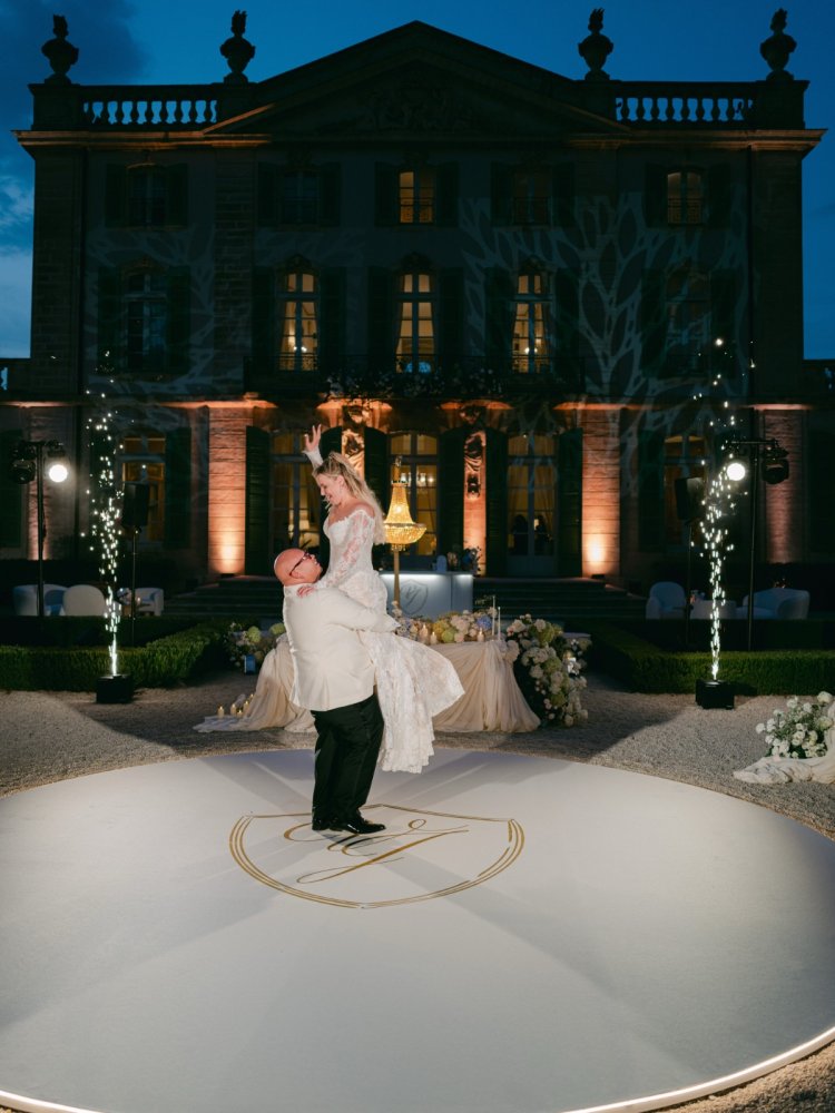 Jacob Batalon dan Veronica Leahov berdansa. Foto: Dok. Instagram @lifeisaloha