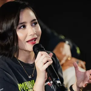 Prilly Latuconsina_Foto Reza Wibisono