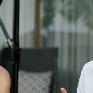 Raihaanun dan Nikita Mirzani dalam Beautiful Pain