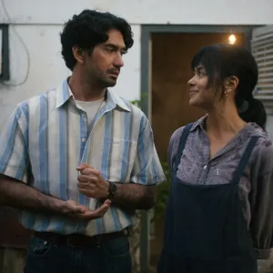 Reza Rahadian dan Eva Celia dalam Film Laut Bercerita
