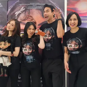 Sara Wijayanto bersama para Cast The Doll Ghawiah