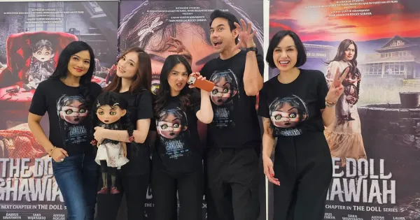 Sara Wijayanto bersama para Cast The Doll Ghawiah Sara Wijayanto bersama para Cast The Doll Ghawiah